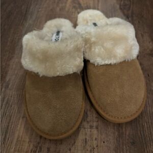Minnetonka Slippers Women’s  Sz 7 Slip-On Faux Fur Mules